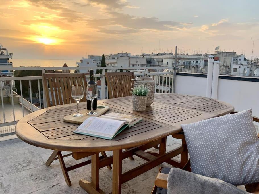 Sea View Sunset Penthouse Apartment Tesalonika Bagian luar foto
