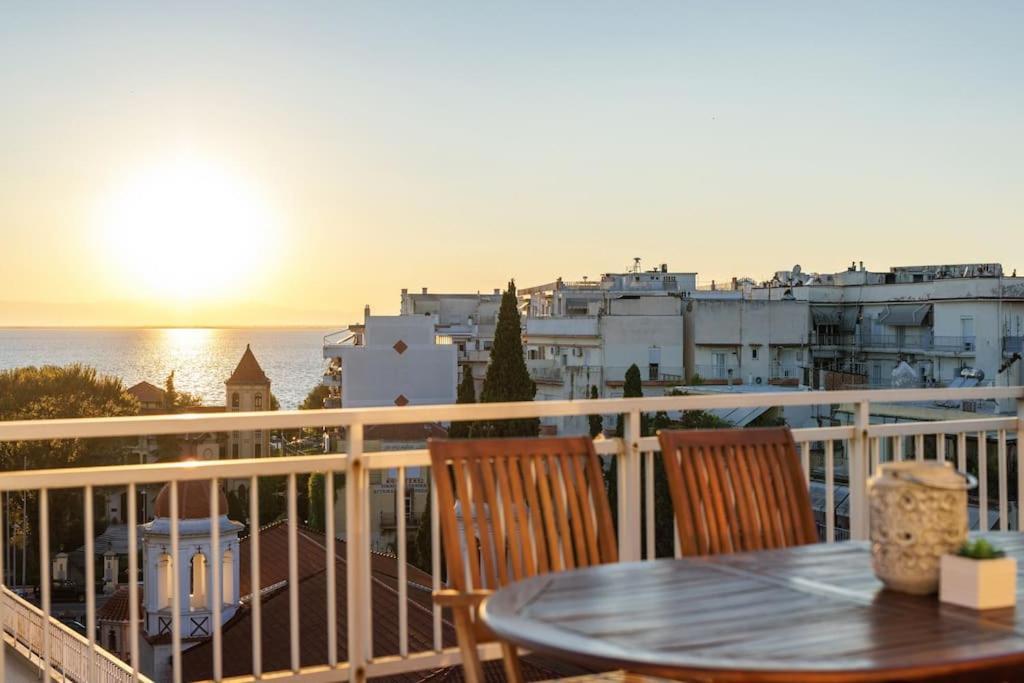 Sea View Sunset Penthouse Apartment Tesalonika Bagian luar foto